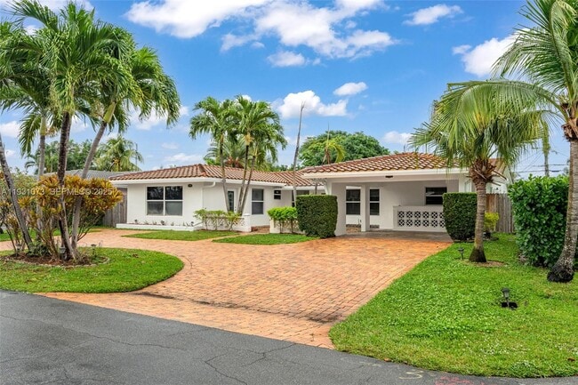 Building Photo - 5340 NE 17th Terrace Unit 1-2