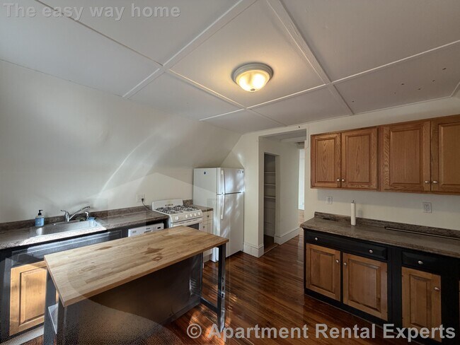 Building Photo - 94 Morrison Ave