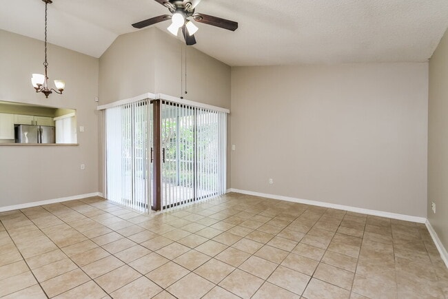 11389 Darlington Dr