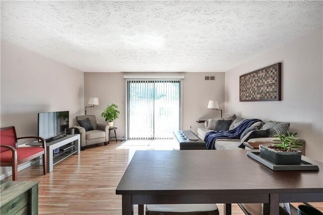 Photo - 411 Brookside Ct