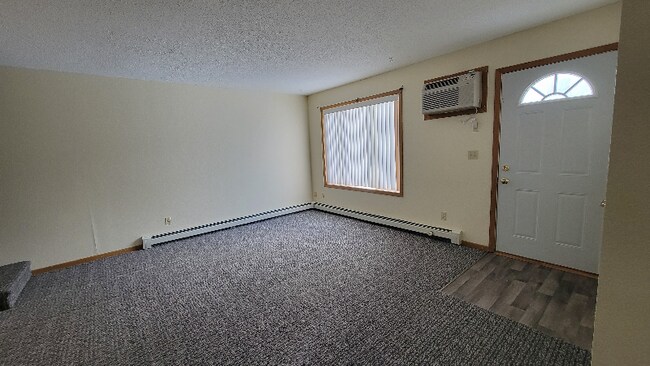 Photo - 1049 13th St N