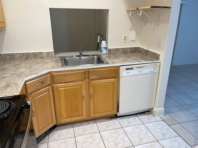 Photo - 5953 NW 25th Ct Unidad 207