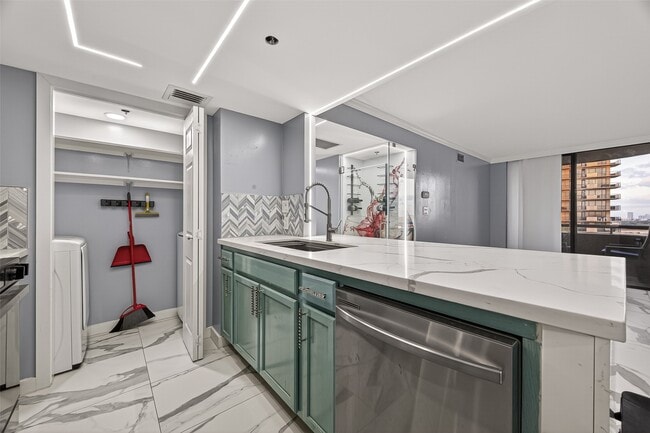 Photo - 3525 Sage Rd Unidad 1305