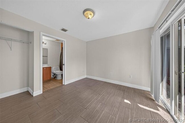 Photo - 2725 NE 8th Ave