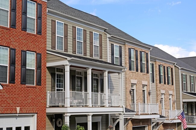 Building Photo - Dog-Friendly Avinity Townhome With Mountain Views