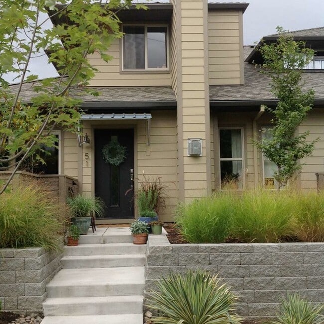 Stunning town home in the Ridgeview Place ... - Stunning town home in the Ridgeview Place ...