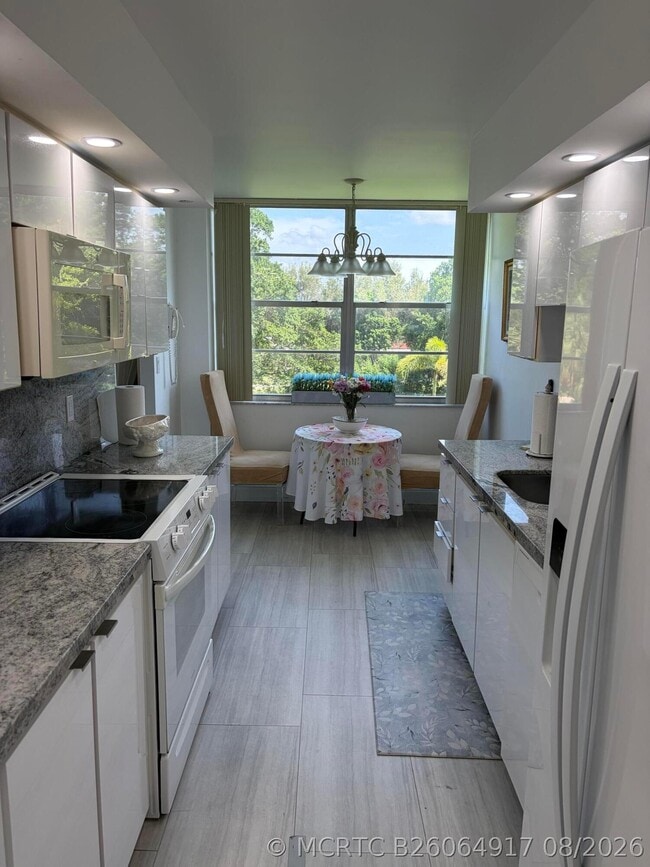 Photo - 900 St Charles Pl Unit 311