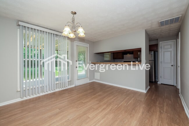 Photo - 4564 Linchmere Dr