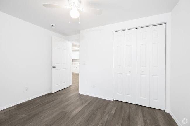 1BR, 1BA - 576SF - Bedroom