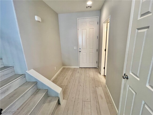 Building Photo - 10838 Whipple Crest Ave