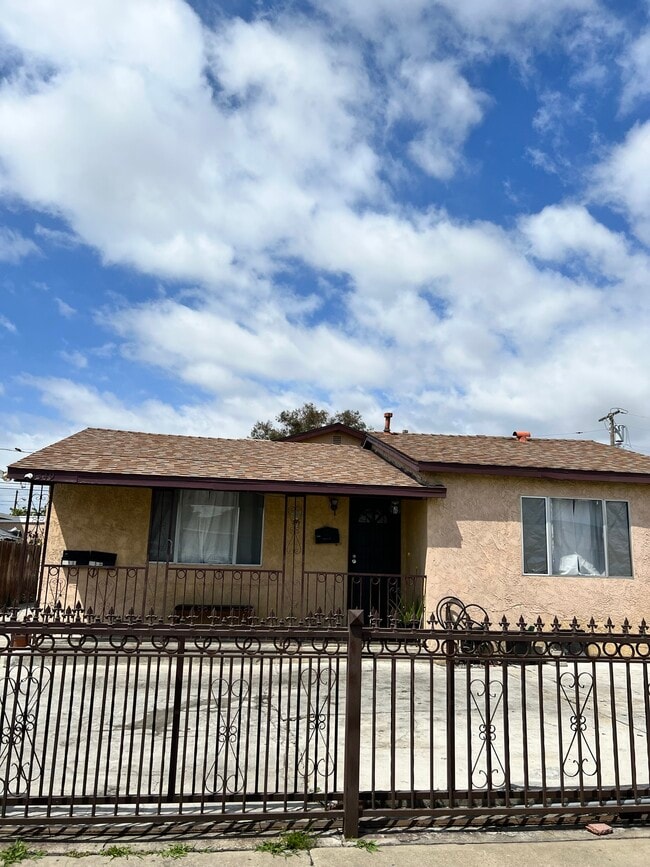 Photo - 3351 W 135th St Unidad 3351 B