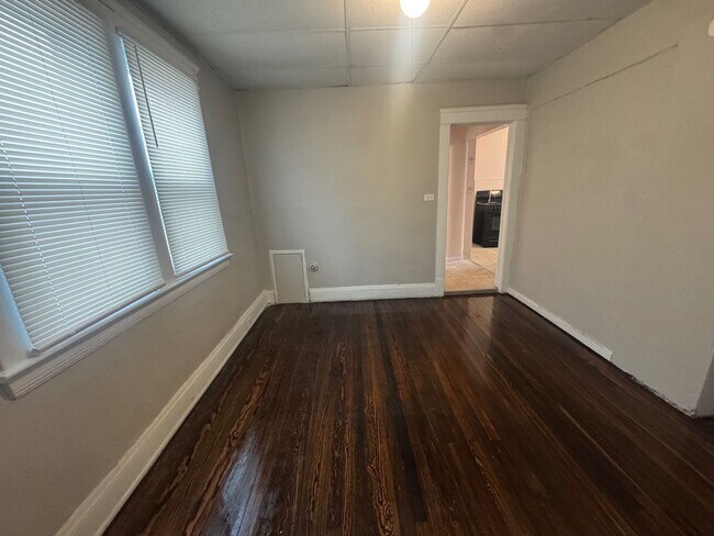 Photo - 3724 W 13th St Unidad Up