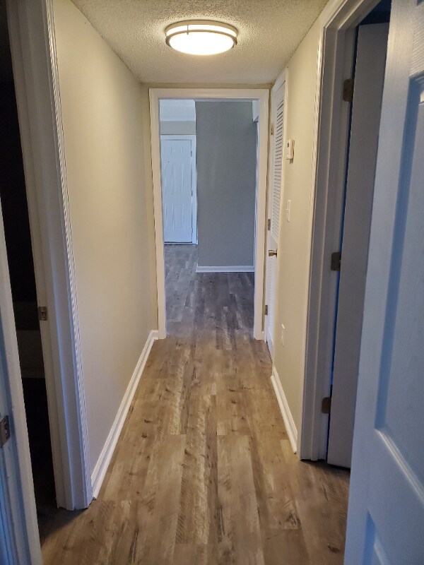 601 Riverhill Cir