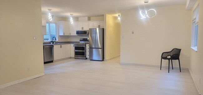 Photo - 2338 Chesterfield Av Unit 2BR Suite