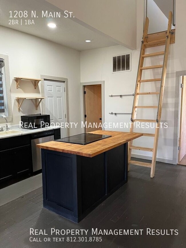 Photo - 1208 N Main St