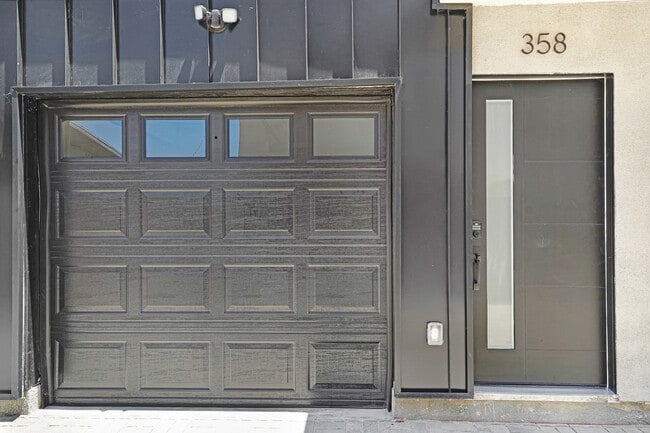 Photo - 358 N Chicago St