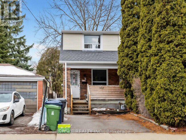 Photo - 142 Silverthorn Ave