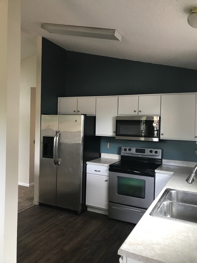 Photo - 5055 Victory Road