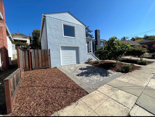 Photo - GORGEOUS UPDATED TWO BEDROOM HOUSE W. BONUS ROOM!!!!!!
