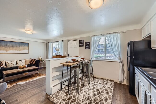 Building Photo - Alpine Flats Rental
