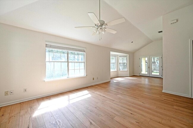 108 N Mockingbird Cir