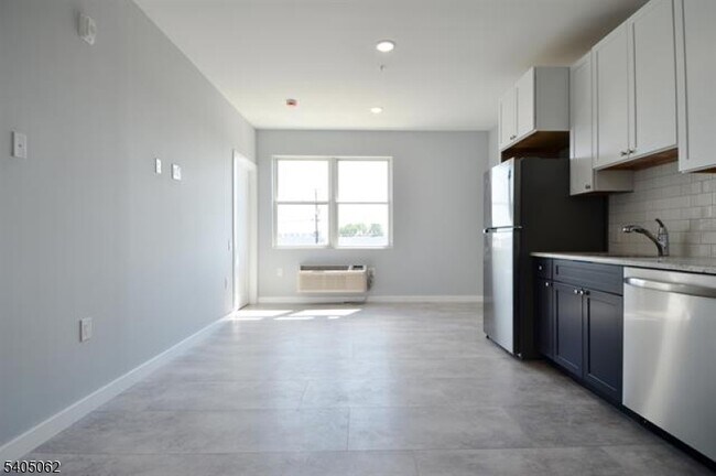 Photo - 82 E 31st St Unidad 202