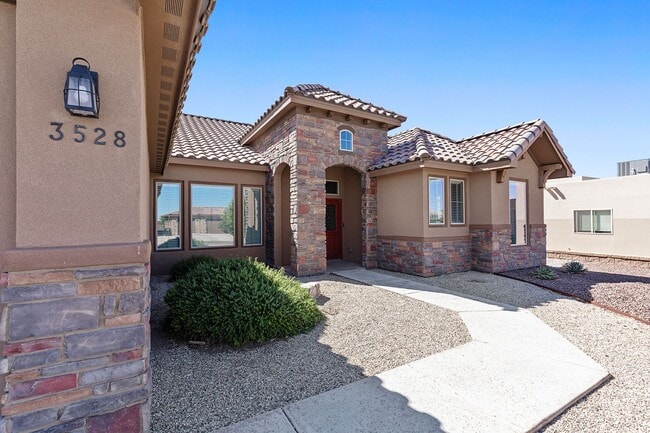 Photo - Beautiful 4 Bedroom 3 Bathroom Home!
