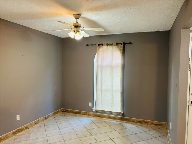 Photo - 7619 Vernwood St