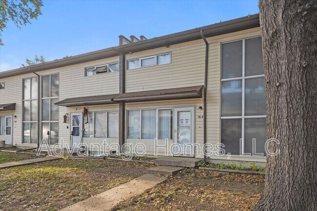 Building Photo - 914 N 70th St