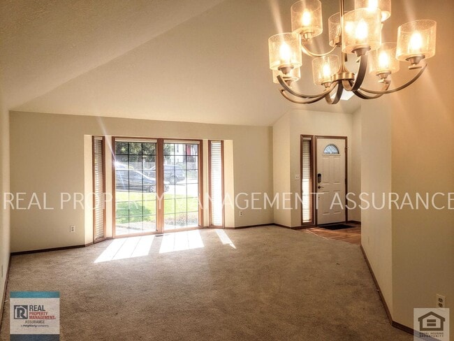 Photo - Charming 3 Bedroom Home With A 2 Car Garage!!