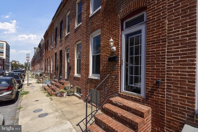 Building Photo - 1745 Clarkson St Rental