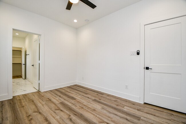 Photo - 2404 Hadley St