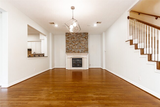 Photo - 2923 Royal Oaks Crest