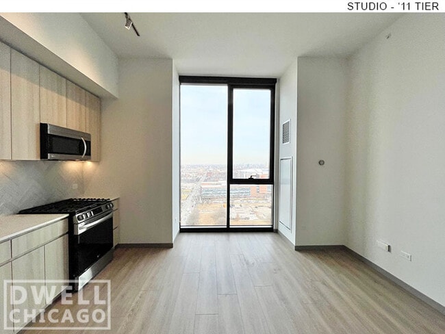 Photo - 503 S Damen Ave