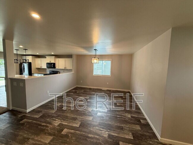 Photo - 4477 Soya Ave