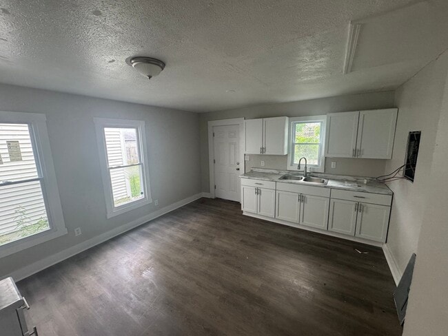 Photo - 613-615 N. Jefferson Ave