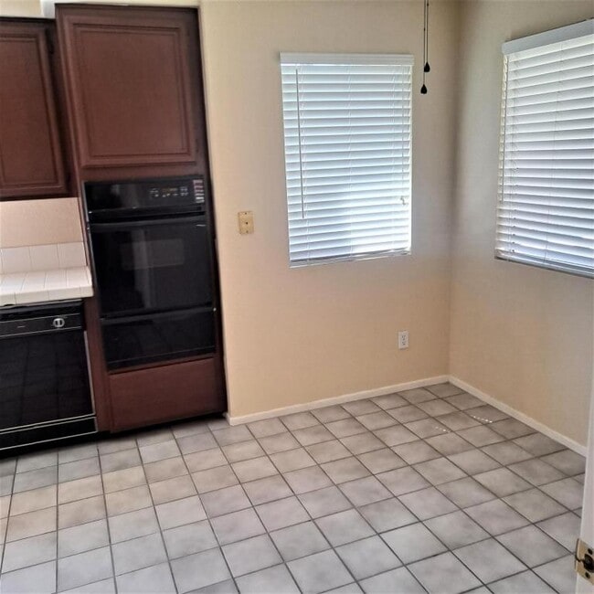 1260 Ave Rosa Mundi
