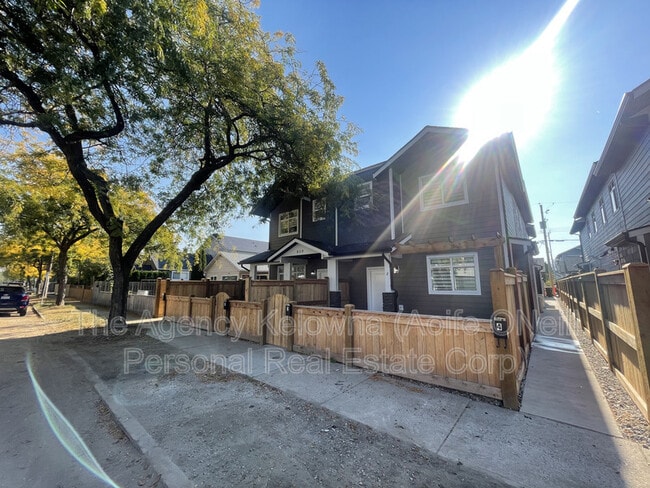 Photo - 831 Wilson Ave Unité 4