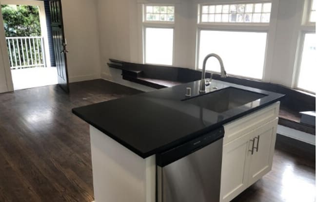 Photo - 2113 Oak St Unit 2113