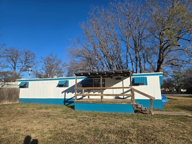 Building Photo - NO PET HOME! Very nice spacious two-bedroom mobile home located in the Cache area!