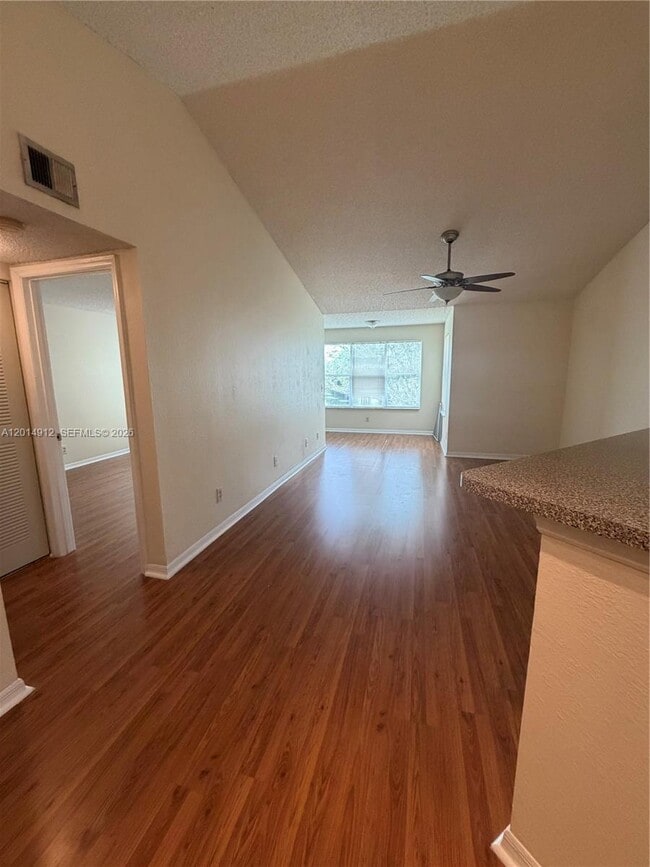 Building Photo - 12950 Vista Isles Dr Unit 423