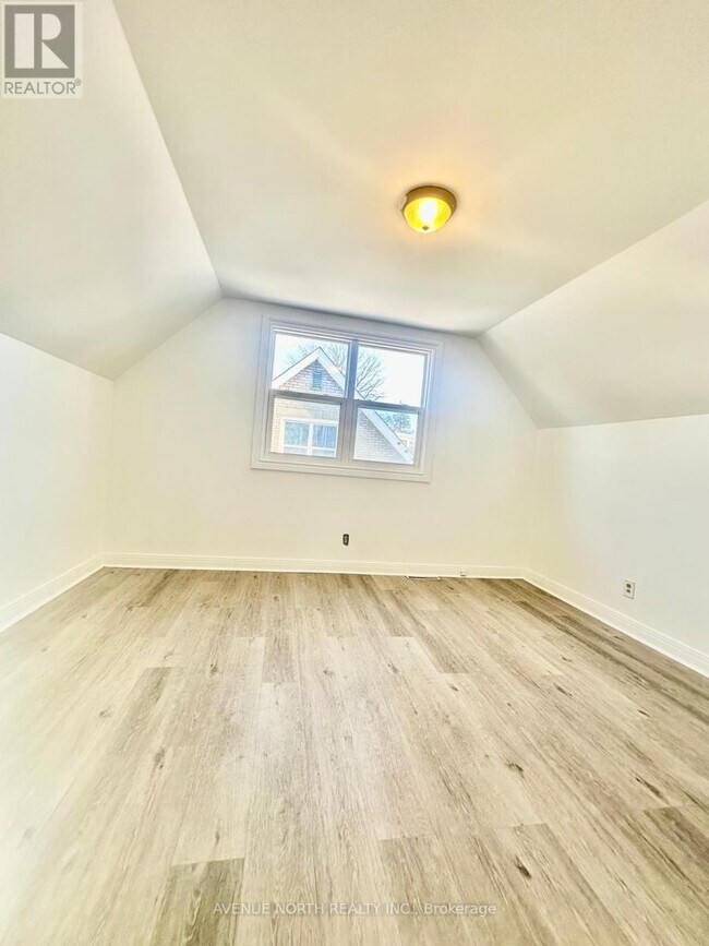 Photo - 658 Coronation Ave.