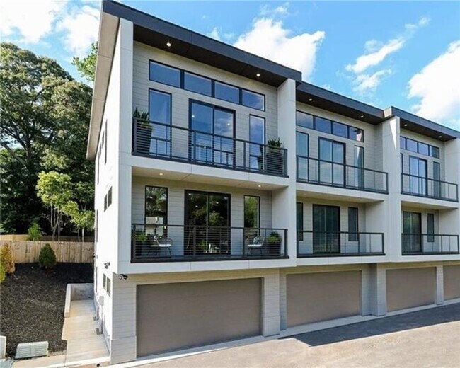 Photo - 1300 Memorial Dr SE Townhome