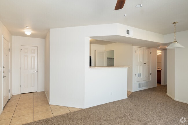 2BR, 2BA - 900SF - Living Room