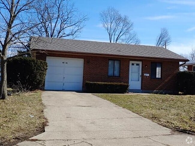 Building Photo - Cute 2 bedroom 1 bath ranch with garage. Rental