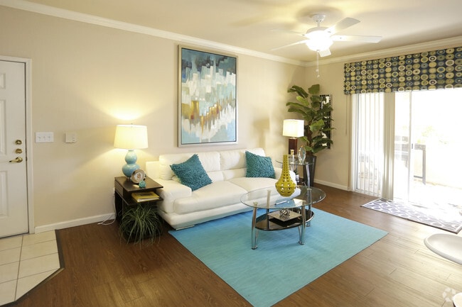 1BR, 1BA - 740 SF