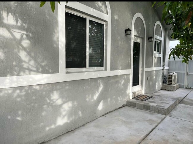 Building Photo - 14232 SW 168th St Unit Efficiency