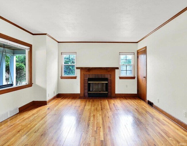 Photo - 916 E Maxwell Ln