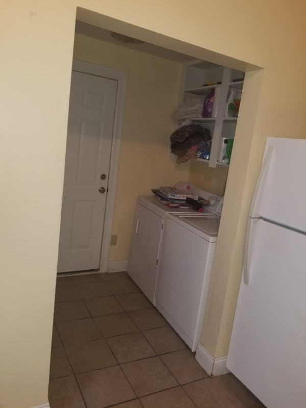 Photo - 10 E Broad St