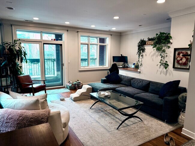 Photo - 1037 W Monroe St Unit 2